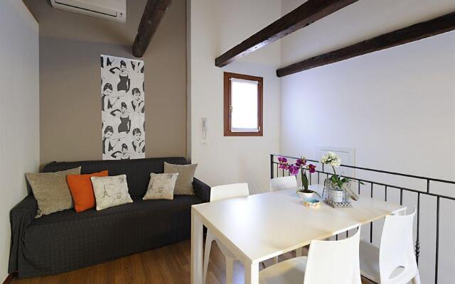 Venice Grand Canal Style Apartment 1