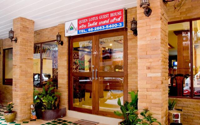 Отель Queen Lotus Guesthouse Бангкок вид на фасад