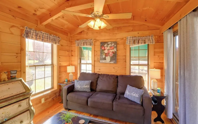 Pet-friendly Damascus Cabin w/ Deck & Mtn Views!