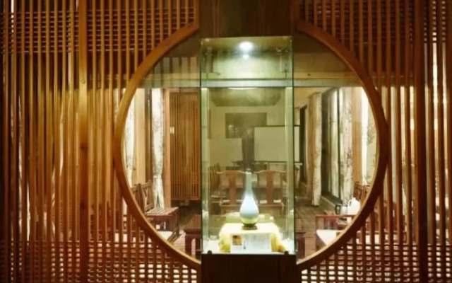 Hangzhou Xiangji. Yinyu Canal Bieyuan (Xiangji Temple Subway Station)