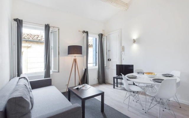 Modern 1 Bedroom Apartment "rue de le Loge"!