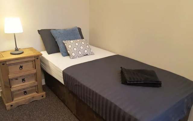 Dragon - Queen Vic House 2 Bedroom Home