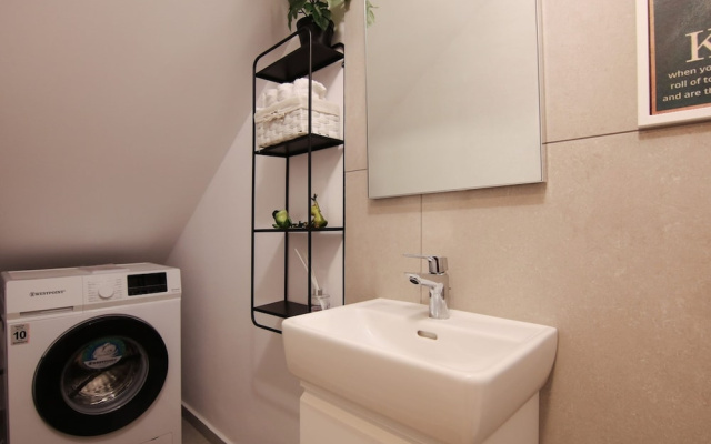 Queens Garden Residence Staycom