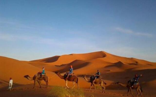 Отель Sahara Camels Camp Марокко, Мерзуга - отзывы, цены и фото номеров - забронировать отель Sahara Camels Camp онлайн вид на фасад