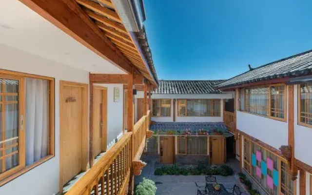 Lijiang Huazizai Premium Garden Inn