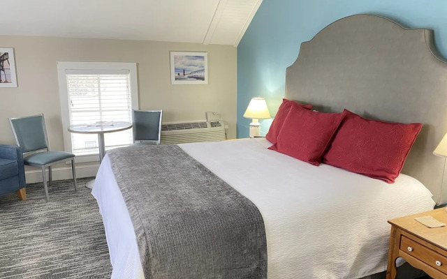 Harbor House Inn