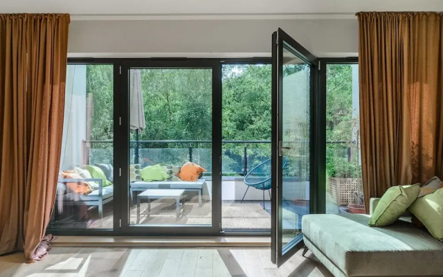 Lumina cozy 2-level apart with terrace
