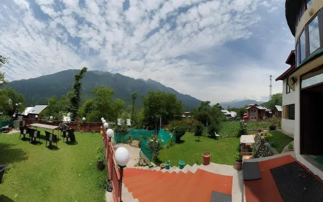 OYO 71096 Shabnam Resorts