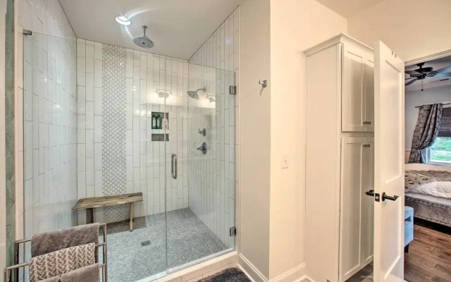 2 Mi to Downtown: Luxe Greenville Retreat!