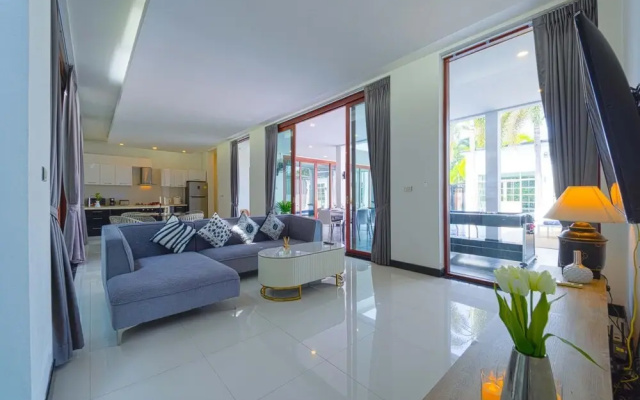 Beautiful 4-Bedroom Pool Villa BL9