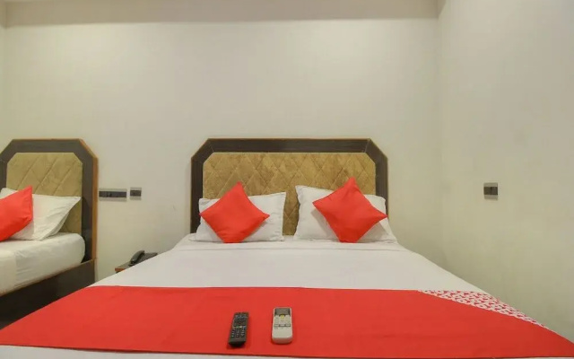 Hotel Srees by OYO Rooms
