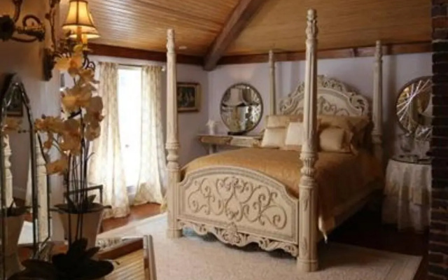 Chestnut Hill Bed & Breakfast