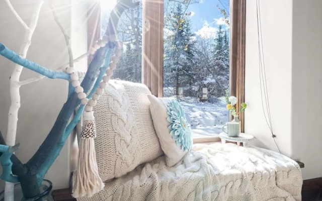 Calming Canyons Ski-in/ski-out Luxe Penthouse