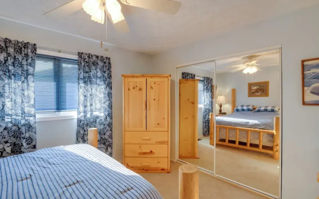 Charming Anchorage Home w/ Grill + Deck!