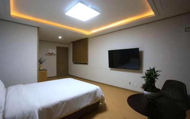Line Hotel