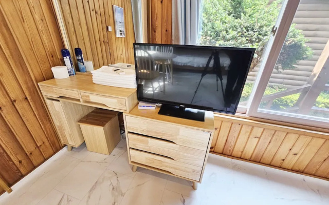 Seogwipo Baelritongnamubilriji Pension