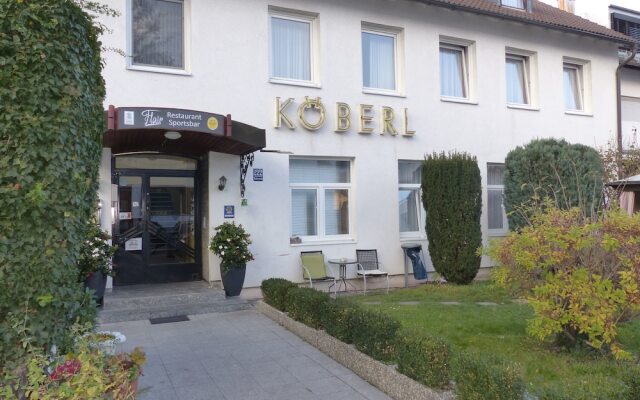 Hotel Pension Köberl Мюнхен вид на фасад