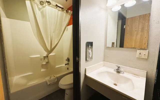 Super 8 Motel - Reedsburg