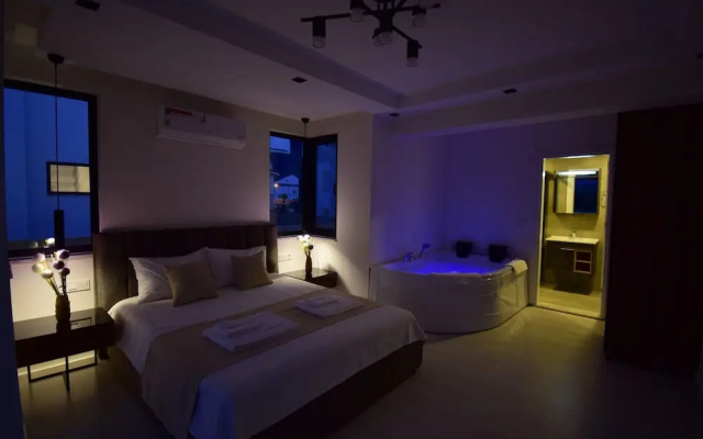 Luxury 4-bed Villa With Private Pool and Jacuzzi