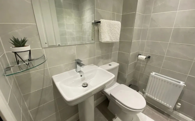 Family Home 5-bed House in Birmingham City Centre