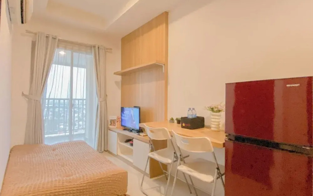 Comfortable 1Br At Belmont Residence Puri Apartment