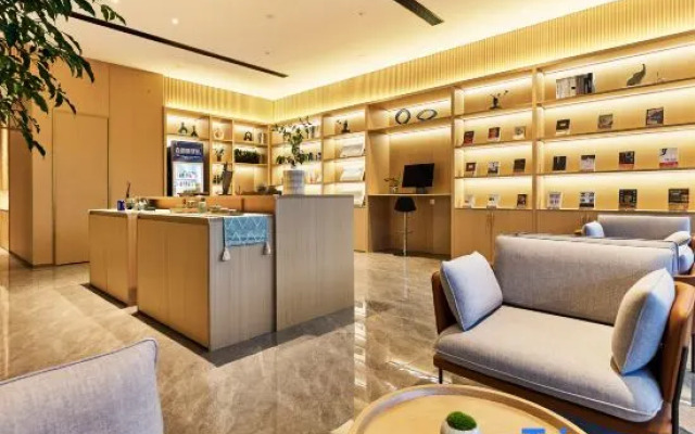 Yuhai Elegant Hotel (Ningbo Qianwan New Area Lishi Plaza )