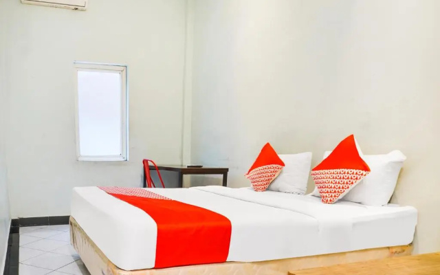 Hotel O Makassar near Mall Panakukkang formerly Sayang Home Stay