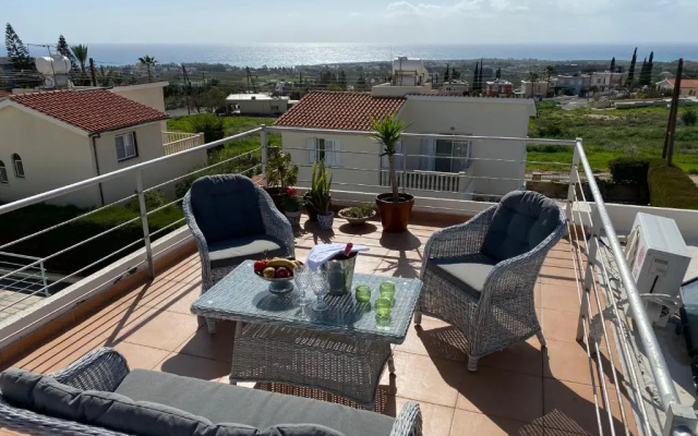 2 Bedroom Roof Terrace & Sea View Apartment