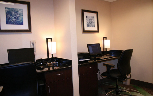 Holiday Inn Express Hotel & Suites Pratt by IHG