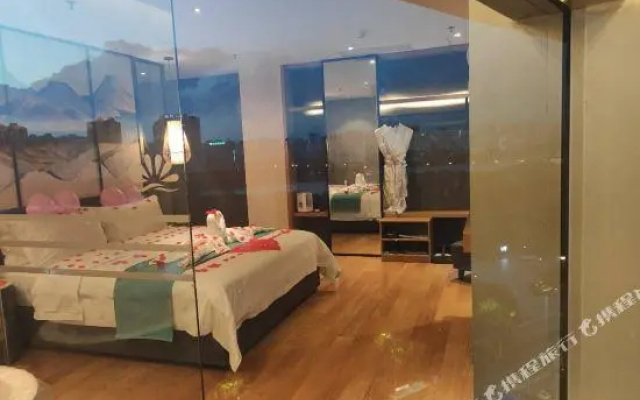 Xiadou Hotel (Nanning Nanhu Square Metro Station Store)