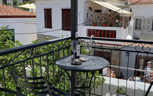 Douskos Uptown Living