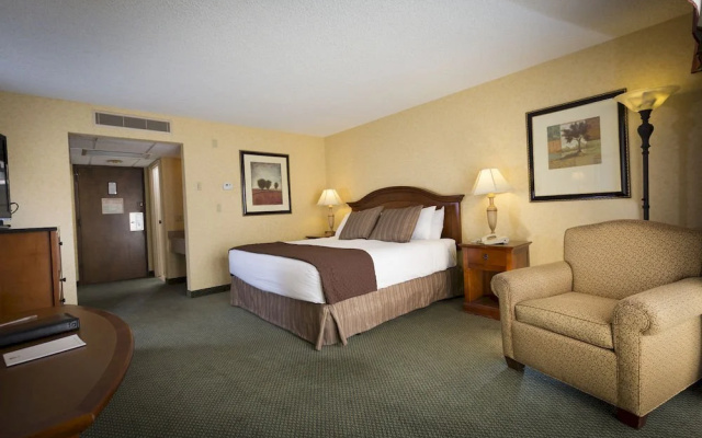 Red Lion Hotel Vancouver at the Quay