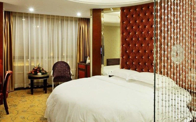 Golden Splendid Hotel Gynn