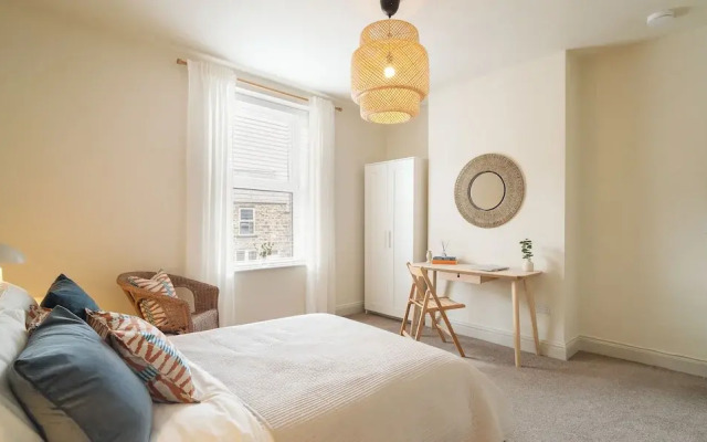 Crookes Gem with Garden & Alpacas Nearby