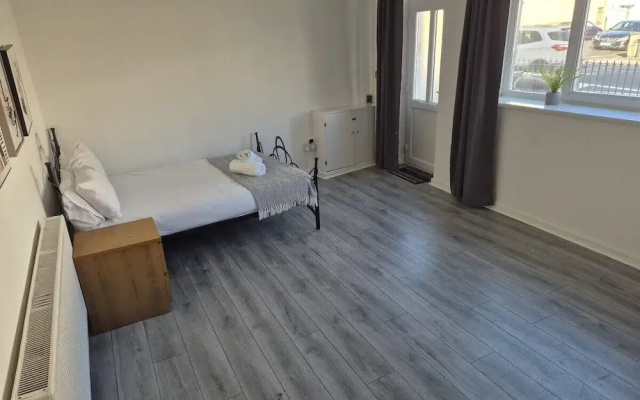 City Centre 6-bed Swansea Getaway