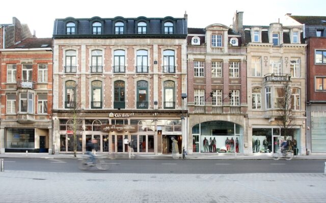 Отель Theater Hotel Leuven Centrum Бельгия, Лёвен - 1 отзыв об отеле, цены и фото номеров - забронировать отель Theater Hotel Leuven Centrum онлайн вид на фасад