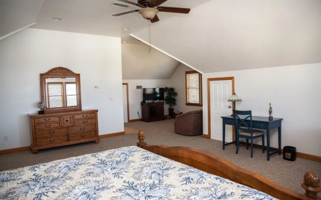 Spartina 3 Bedroom Cottage by RedAwning