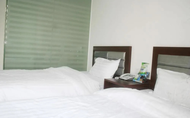 Dingtai'an Express Hotel(深圳鼎泰安快捷酒店)