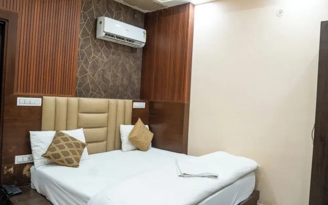 Hotel Madhav Palace