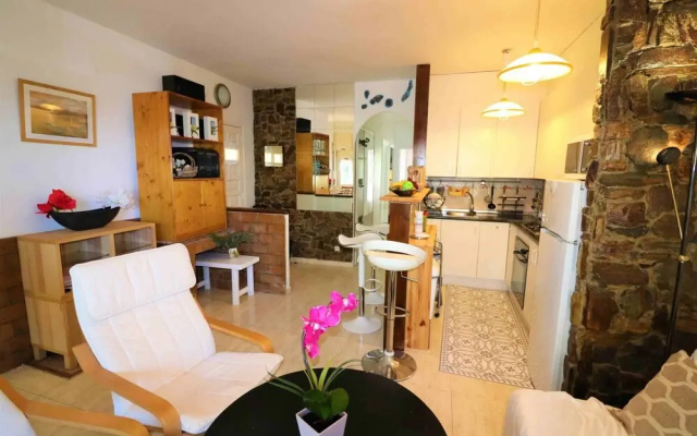 Roses Beach Apartment for 6