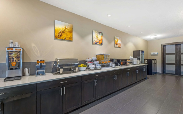 Comfort Suites Near Vancouver Mall
