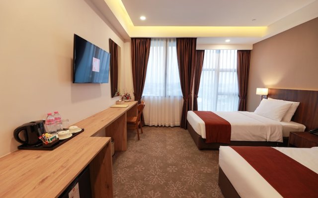 Hlaine Tet Hotel in Yangon, Myanmar from 147$, photos, reviews - zenhotels.com guestroom