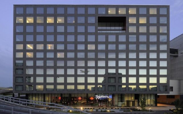 Radisson Blu Hotel Zurich Airport вид на фасад