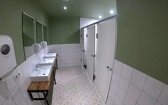Georges Hostel & Café
