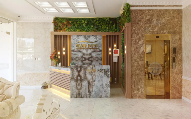 River Hotel