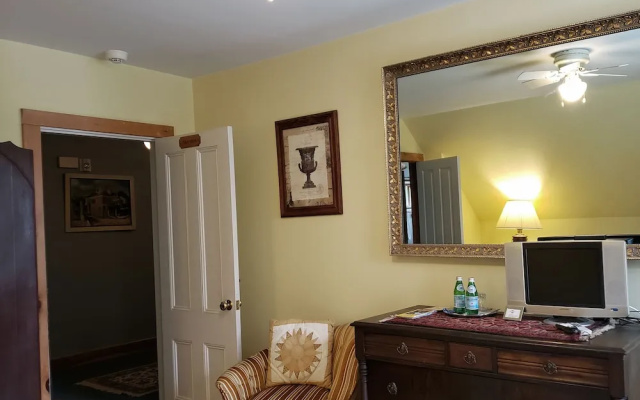 Highland Lake Inn