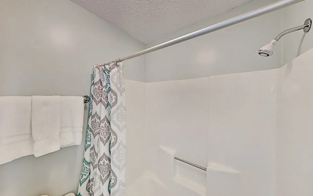 Sugrb371 1 Bedroom Condo