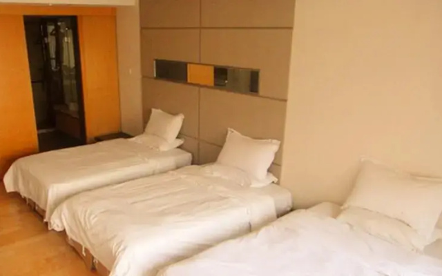 Private-Enjoyed Home Apt. of R&F Wales Apartment
