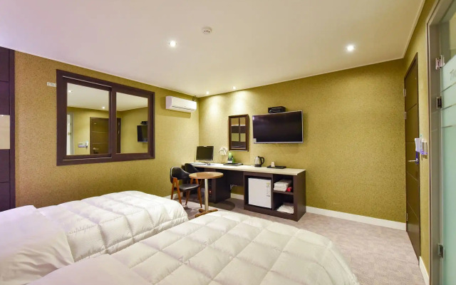 Two Heart Hotel Gimhae Waterpark