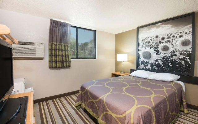 Super 8 Jamestown